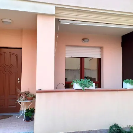 Comfortable In With Balcony And Garden 50 M² Appartamento Sestu