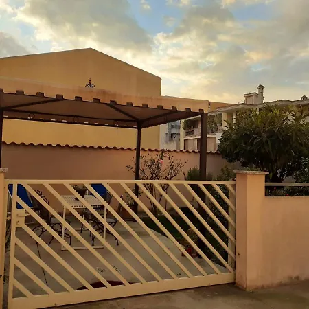 Comfortable In With Balcony And Garden 50 M² Appartamento *