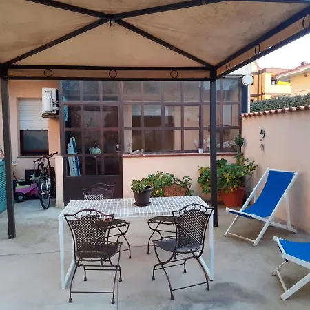 Comfortable In With Balcony And Garden 50 M² Appartamento Sestu