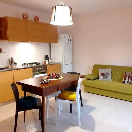 Comfortable In With Balcony And Garden 50 M² Appartamento *