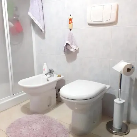 Comfortable In With Balcony And Garden 50 M² Appartamento *