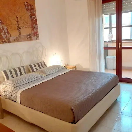 Comfortable In With Balcony And Garden 50 M² Appartamento