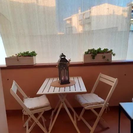 Comfortable In With Balcony And Garden 50 M² Appartamento